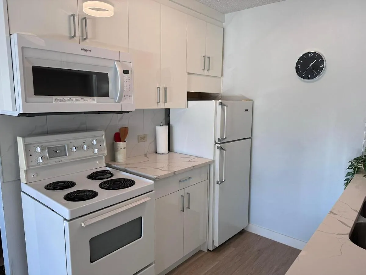 Апартаменты Stay With Us 17Th Ave Calgary, Free Banff Pass