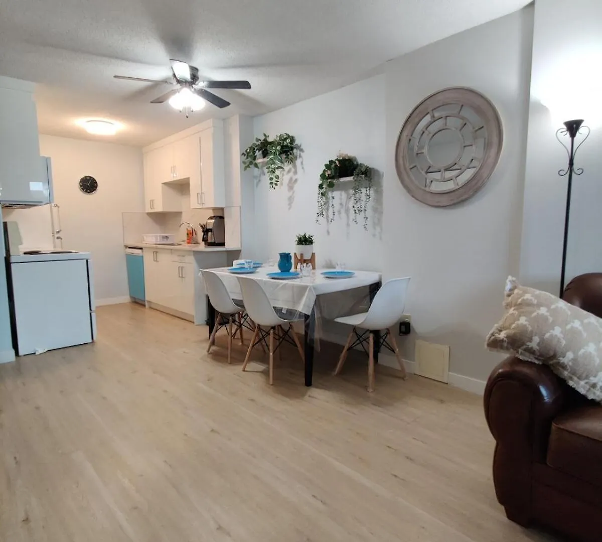 Апартаменты Stay With Us 17Th Ave Calgary, Free Banff Pass